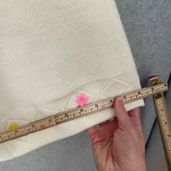 Knit Fashion VTG 50s Knit Cape Poncho One Size White Floral Embroidered Cottage - Picture 11 of 11